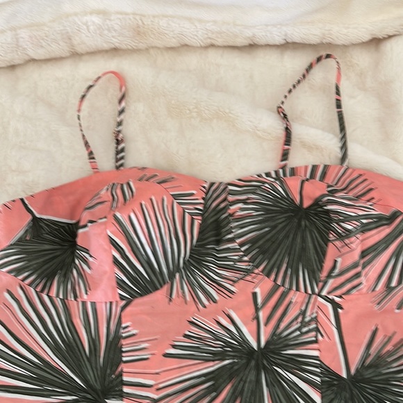 a.n.d eawy . Size M. Color pink and Gary - Picture 2 of 11